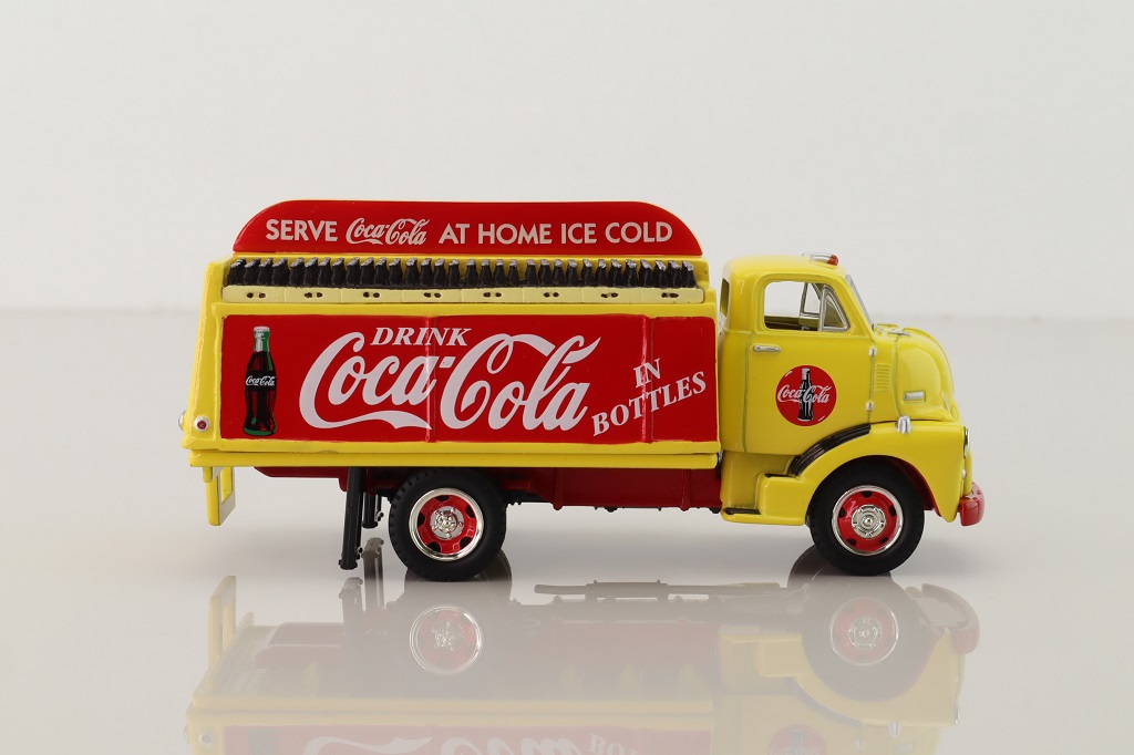 Matchbox Collectibles YYM96546; 1948 GMC C.O.E. Delivery Truck; Coca-Cola; Drink Coca Cola in Bottles